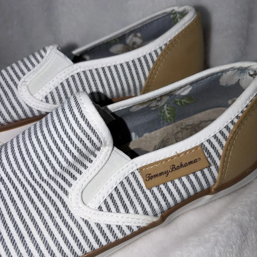 Tommy Bahama Slip-On Sneakers Women's Size 8 Sailor White‎ Stripe Casual Coastal